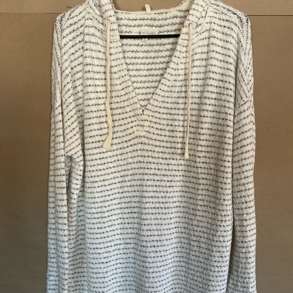 Lou & Gray for Loft. Hooded top. Gray and cream. Size M